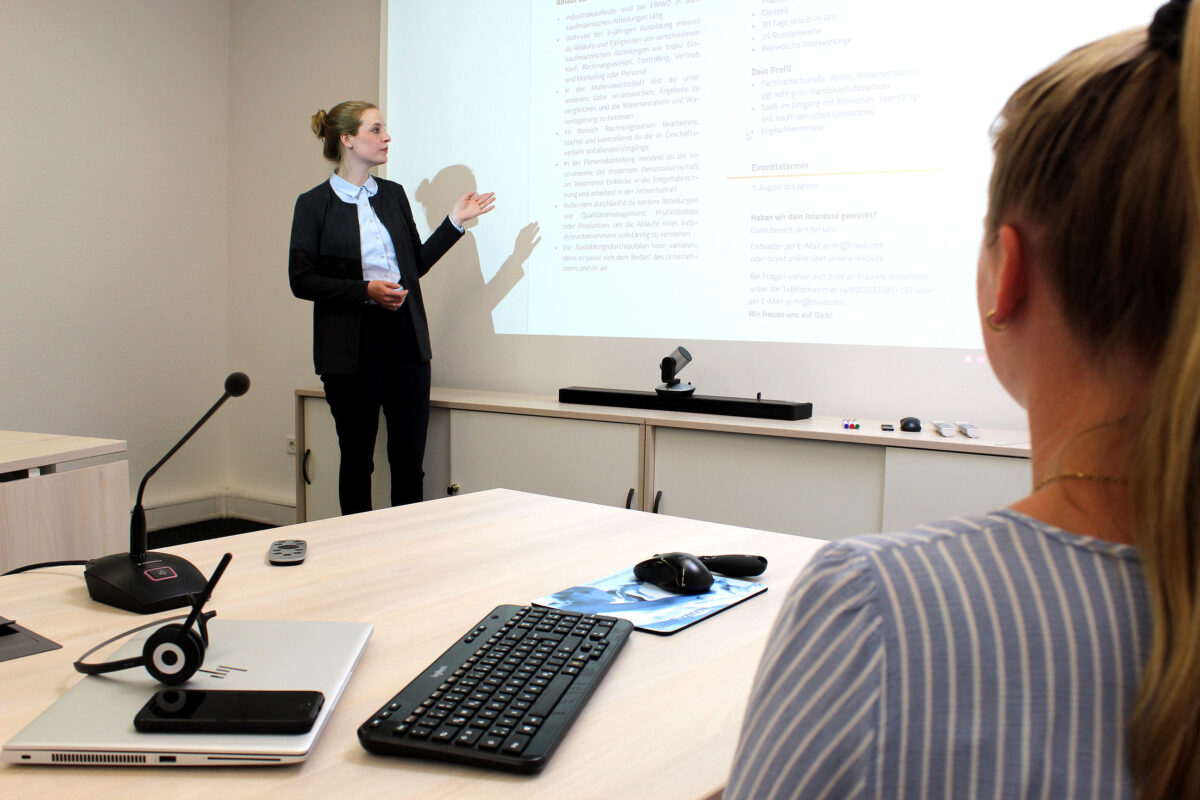 Iris Beckmann nimmt an einem Online Meeting teil